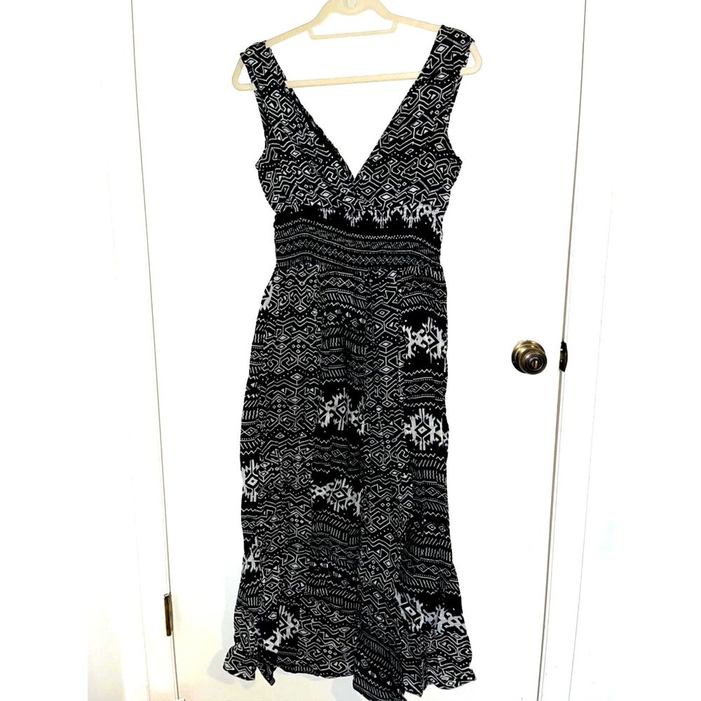 Jane Ashley Black and White Stretchy V-Neck Geometric Pattern Long Maxi Dress